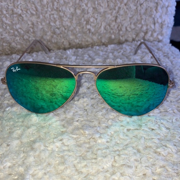 Ray BanGold Aviator Sunglasses with Green Lenses - Picture 10 of 16